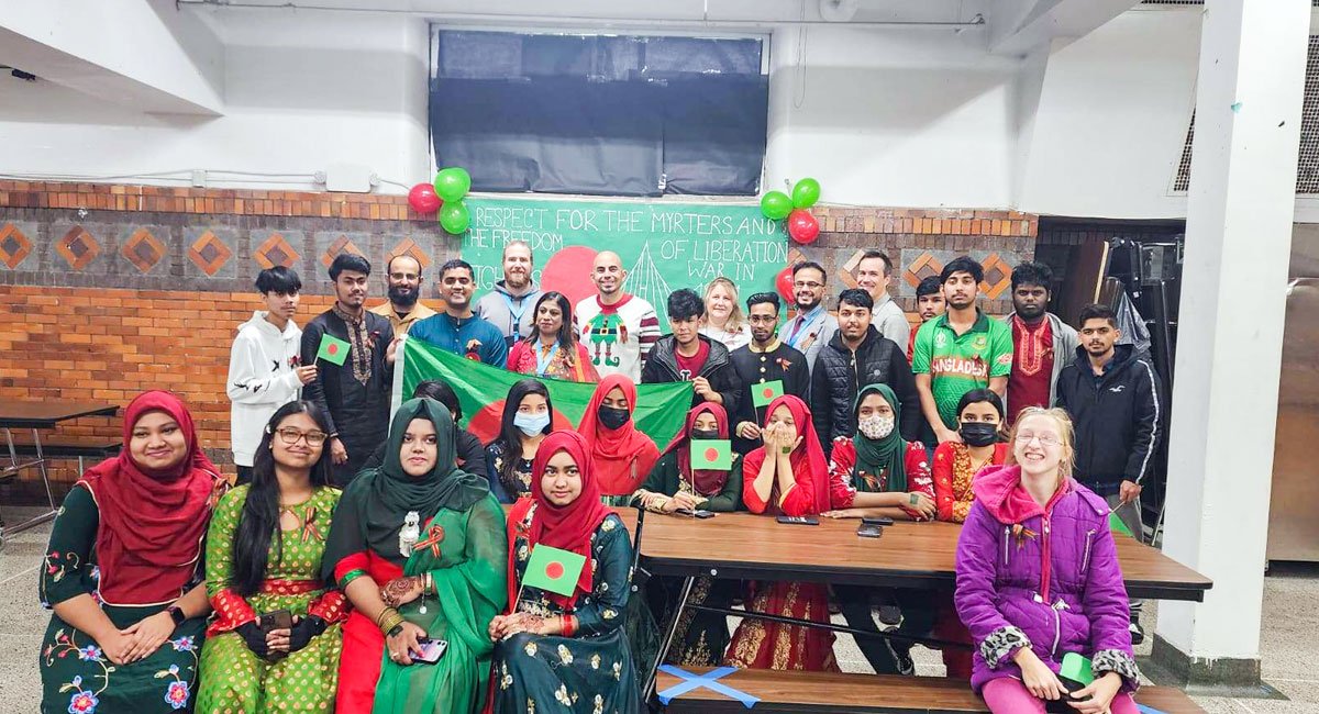 বিজয় দিবস উদযাপিত হলো মিশিগানের ওকল্যান্ড ইন্টারন্যাশনাল একাডেমি হাই স্কুলে