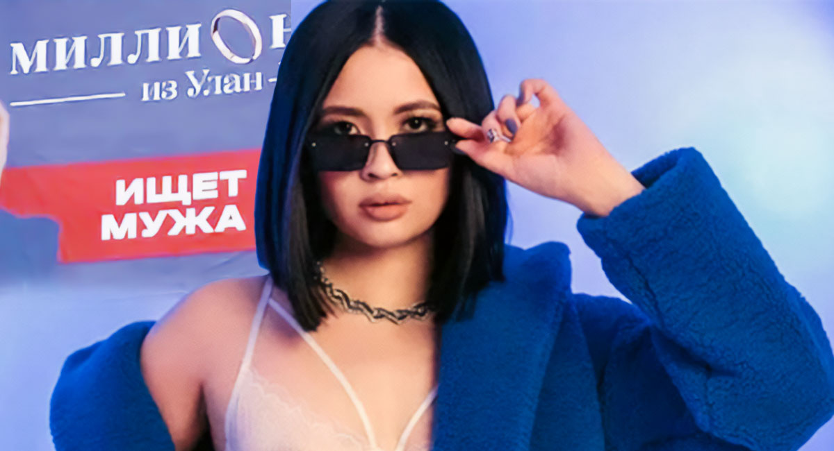 রুশ নারী মারিয়া মোলোনোভা বিলবোর্ডে বিজ্ঞাপন দিয়ে সঙ্গী খুঁজছেন